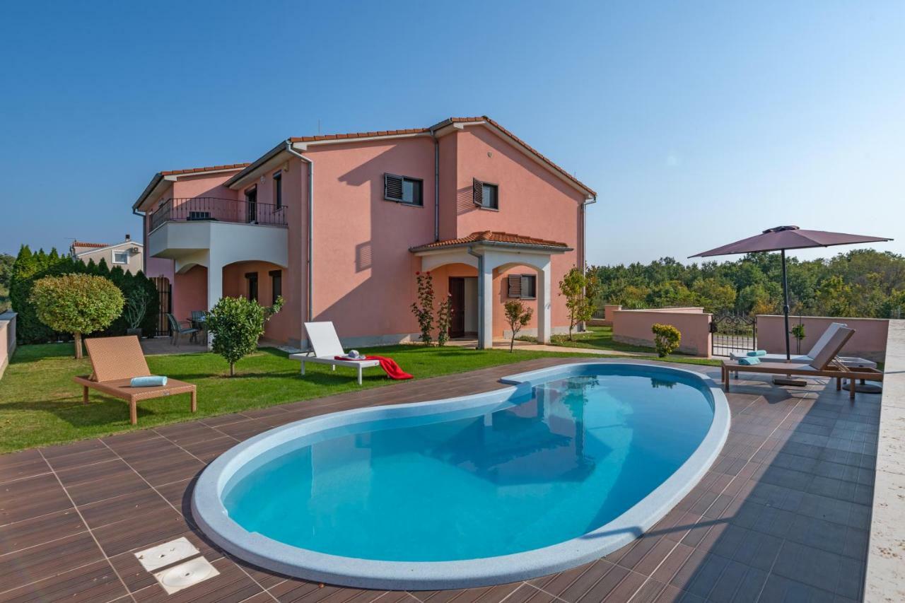 Ferienhaus Joy Ližnjan Екстериор снимка