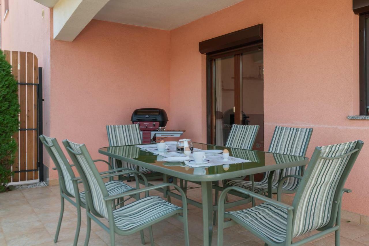 Ferienhaus Joy Ližnjan Екстериор снимка