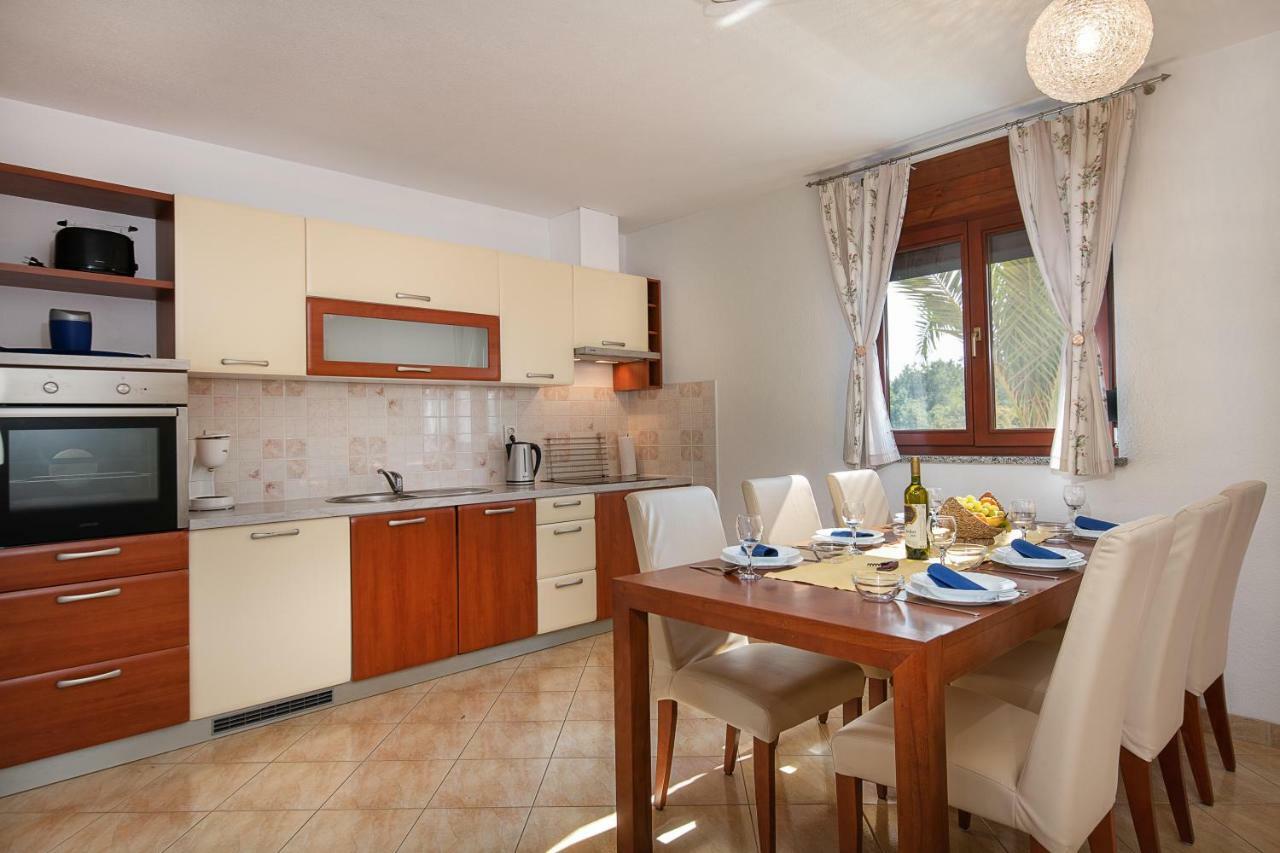 Ferienhaus Joy Ližnjan Екстериор снимка