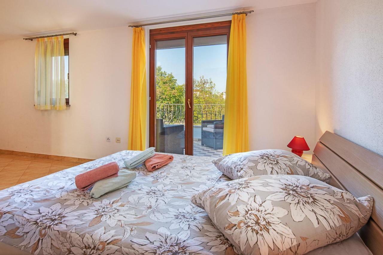 Ferienhaus Joy Ližnjan Екстериор снимка