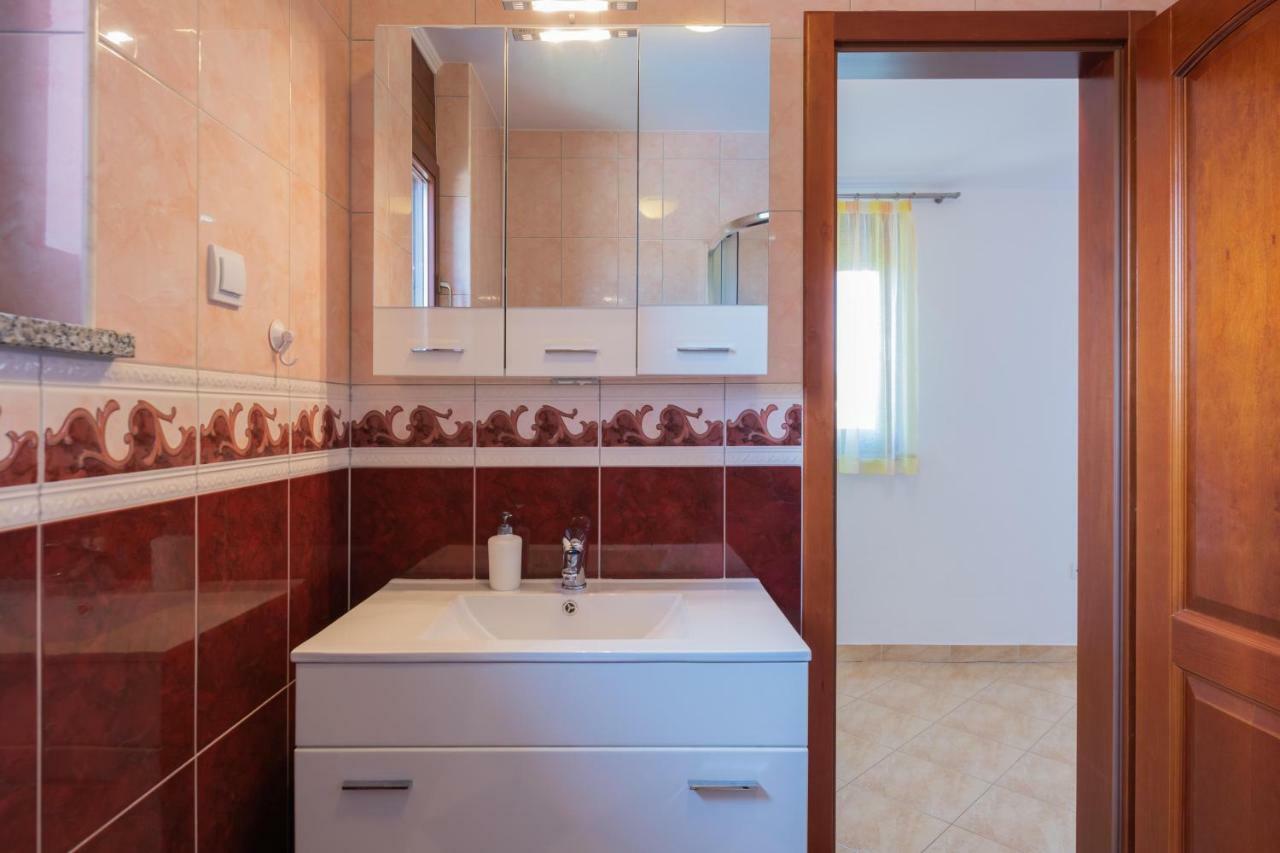 Ferienhaus Joy Ližnjan Екстериор снимка