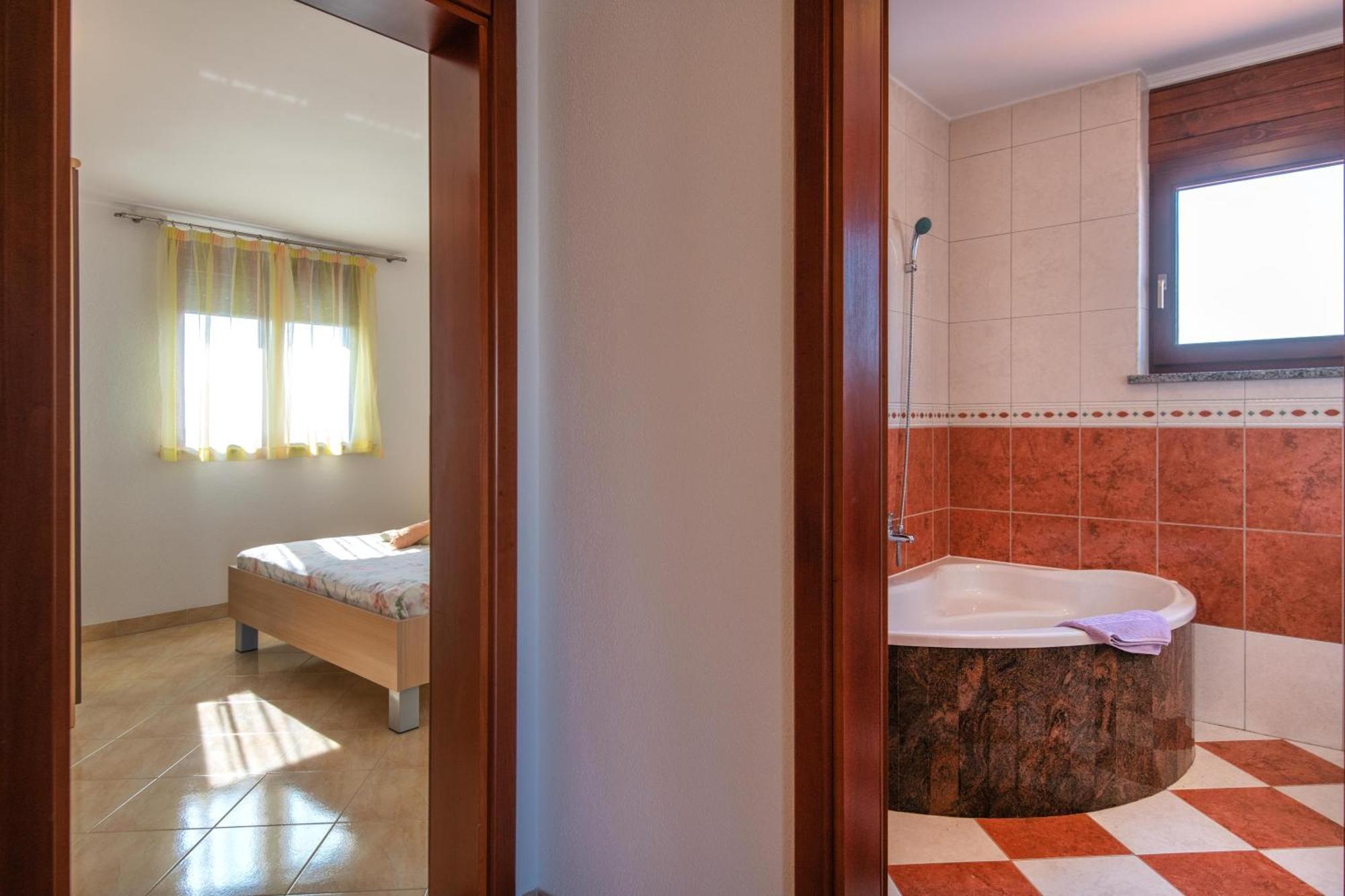 Ferienhaus Joy Ližnjan Екстериор снимка