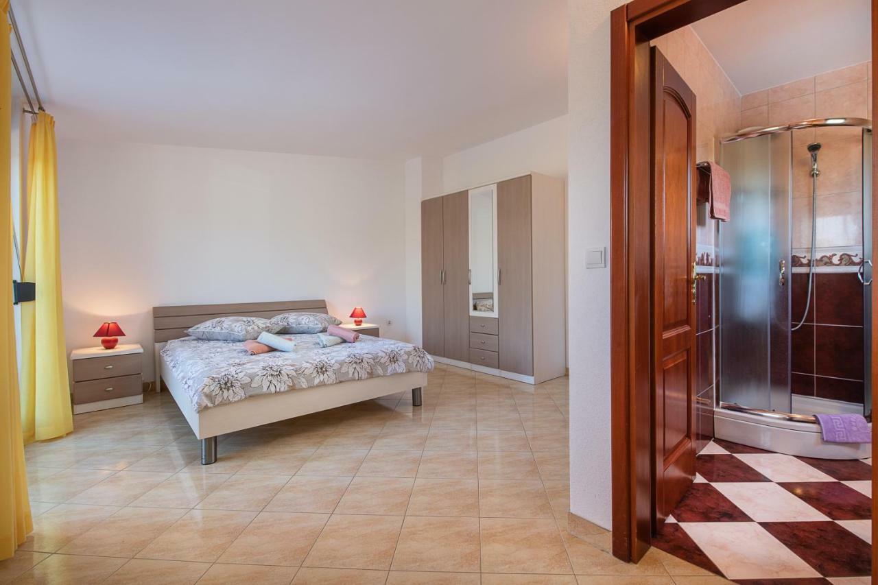 Ferienhaus Joy Ližnjan Екстериор снимка