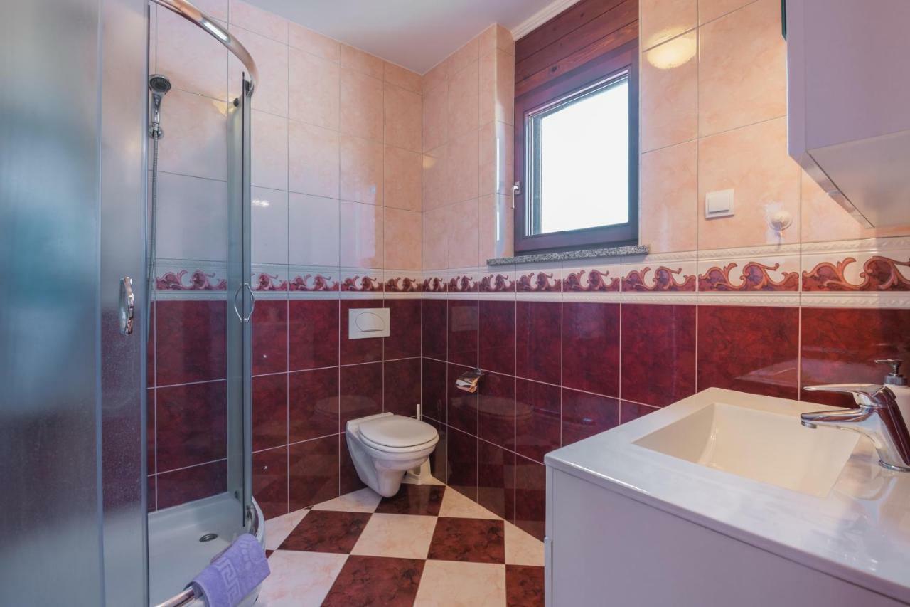 Ferienhaus Joy Ližnjan Екстериор снимка