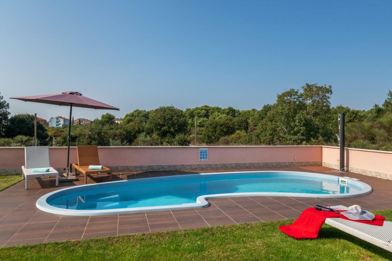 Ferienhaus Joy Ližnjan Екстериор снимка