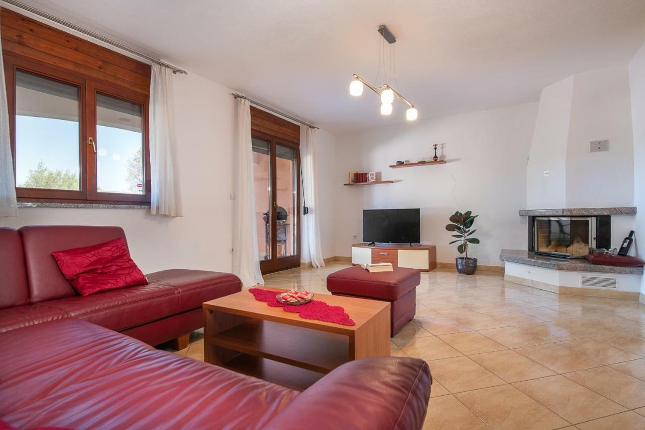 Ferienhaus Joy Ližnjan Екстериор снимка