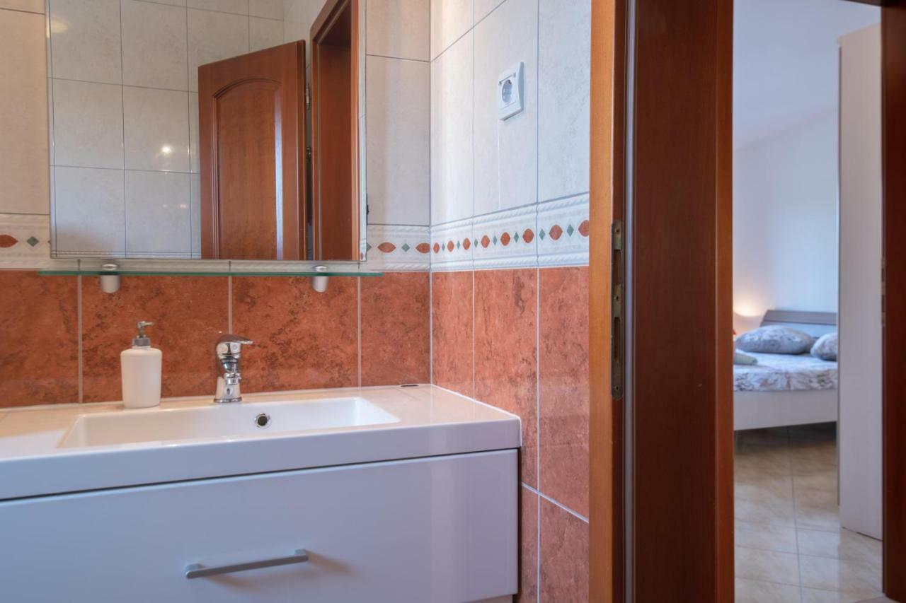 Ferienhaus Joy Ližnjan Екстериор снимка