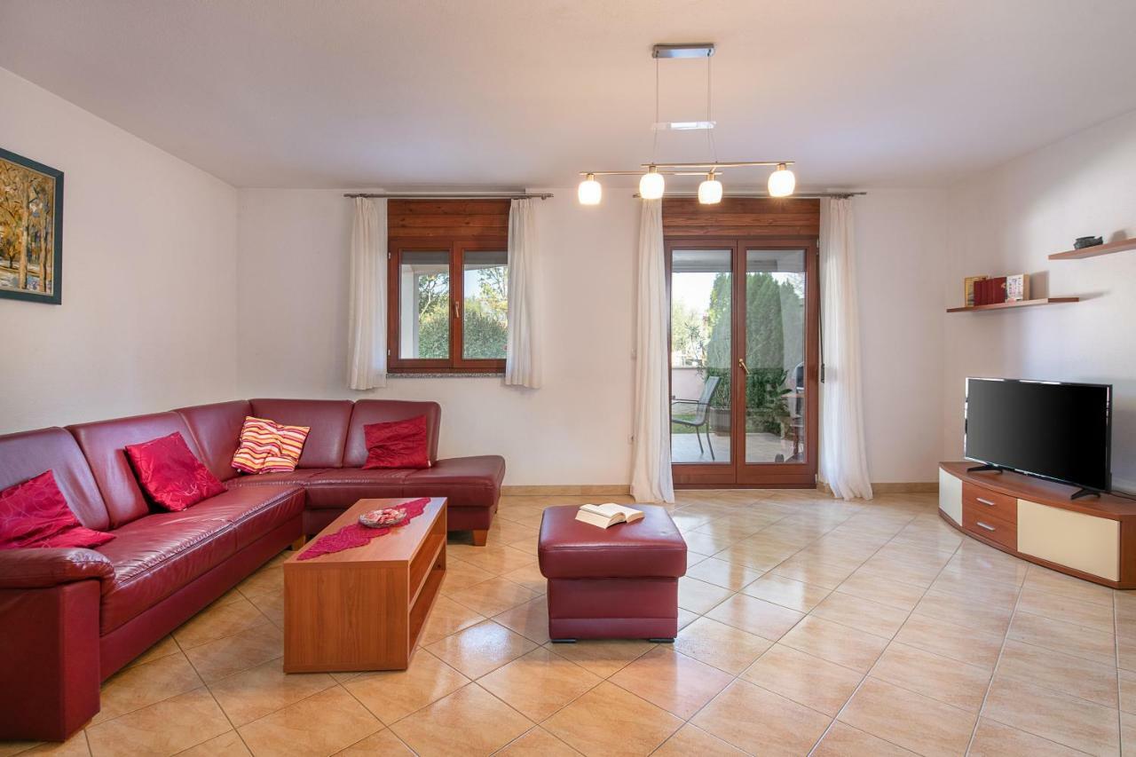 Ferienhaus Joy Ližnjan Екстериор снимка