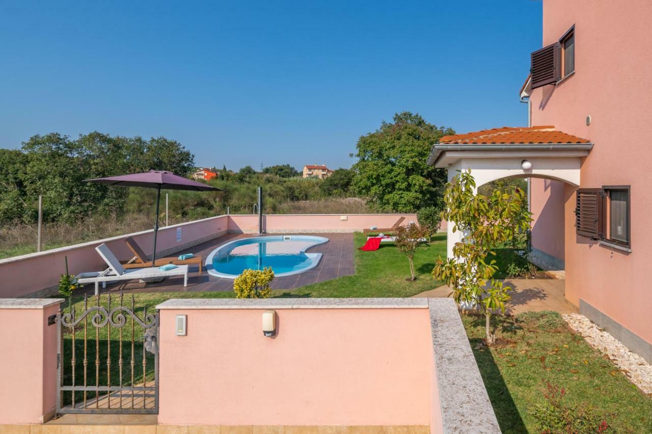 Ferienhaus Joy Ližnjan Екстериор снимка