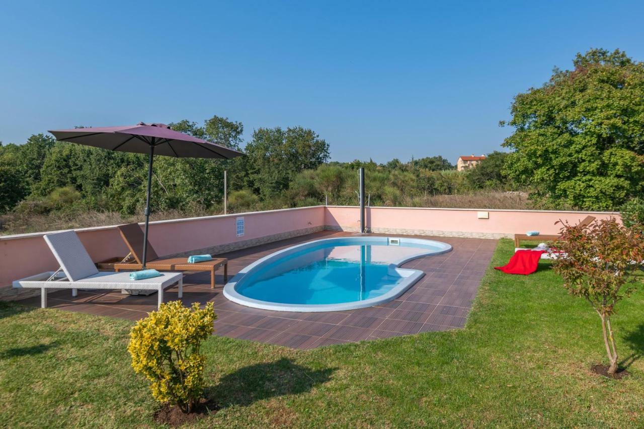 Ferienhaus Joy Ližnjan Екстериор снимка